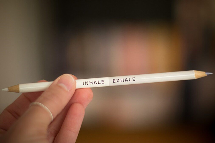 Potloot met de tekst inhale en exhale