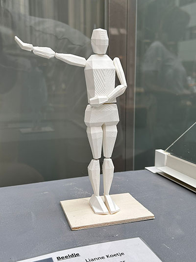 expositie Een gebaar in beeld - beeldje