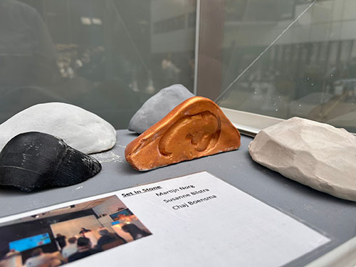 expositie Een gebaar in beeld - set in stone