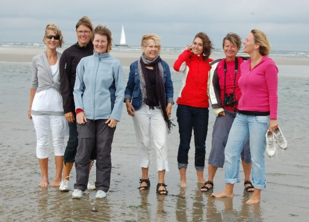 M. Bakker in 2010 met haar team op Schiermonnikoog